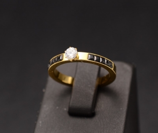 Inel inox auriu de logodna cu ---Zirconiu Alb si Negru--- 1648S